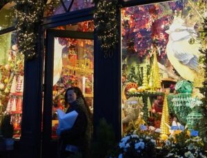 Shoppers search for last-minute gifts with Christmas around the corner