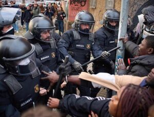 Spanish police evict around hundreds of migrants from squat deemed safety hazard