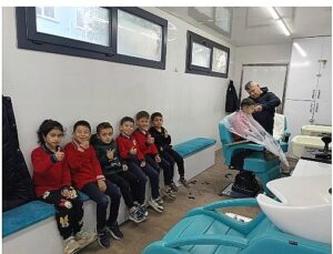 Taşınabilir Kuaför Tırı öğrencilerin hizmetinde