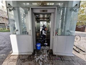 Üst geçit asansörleri Büyükşehir’le tertemiz