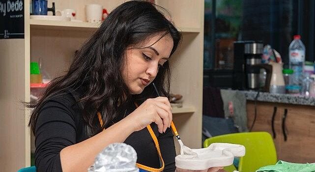 Yenişehir Belediyesinin bayanlara yönelik seramik eğitimleri başladı