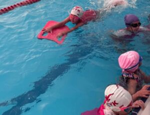 Yüzme Bilmeyen Kalmasın Projesi Tüm Hızıyla Sürüyor