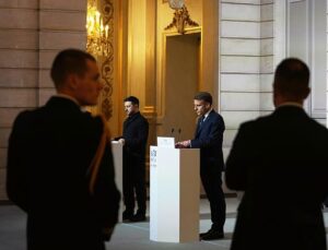 Zelensky rallies European support in Paris ahead of US-led Moscow talks