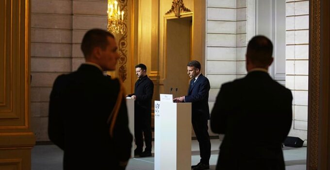 Zelensky rallies European support in Paris ahead of US-led Moscow talks