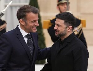 Zelenskyy arrives in Paris for talks with Macron as US-led peace talks advance
