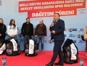 500 Okula Spor Malzemesi Dağıtıldı