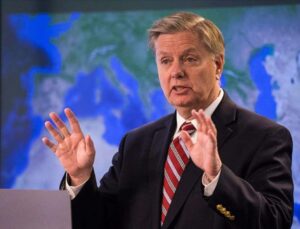 ABD’li senatörden iki ülkeye gözdağı: Yerinde olsam, camiye gidip dua ederdim