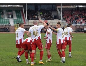 Alanda Zafer, Gollerde Vefa