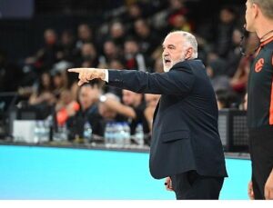 Anadolu Efes taraftarı önünde Kosner Baskonia ile karşılaşacak