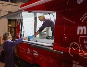 Bakırköy Belediyesi’nden Soğuk Sabahlarda Sıcak İkram