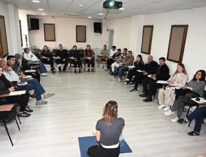 Belediye işçisine birinci yardım eğitimi