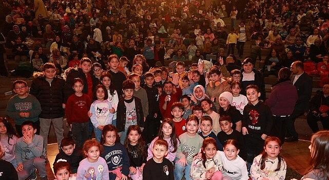 Belediye Liderimiz Rasim Arı’nın Çocuklara İkramı