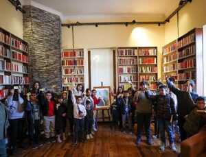 Bucalı çocuklar Cumhuriyet Kütüphanesi’ni keşfetti
