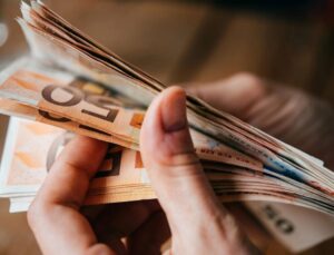 Bulgaristan’da Euro dönemi başladı: Leva tarihe karıştı