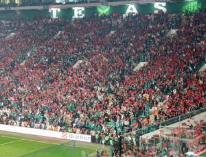 Bursaspor Tribünleri Türk Bayraklarıyla Donatıldı