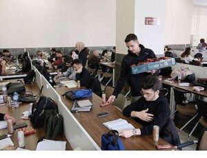 Büyükşehir Gençlik Meclisi’nden Final Haftasında Öğrencilere Takviye