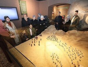 Büyükşehir Taş Bina’daki Siyer Standı Konyalılardan Ağır İlgi Görüyor