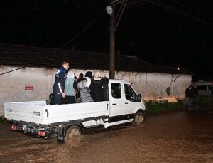 Büyükşehir ve MASKİ Takımları Yağmurda Tüm Gücüyle Alanda