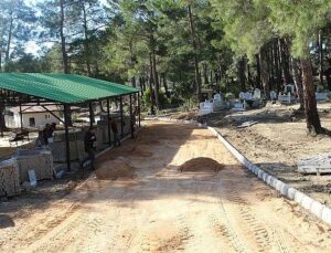 Büyükşehir’den Manavgat’ta mezarlıklarda çalışma