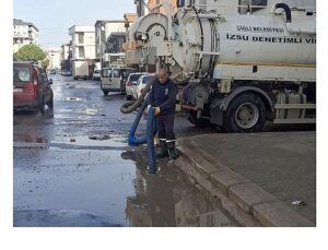 Çiğli Belediyesi Fırtına ve Sağanağa Karşı Seferber Oldu