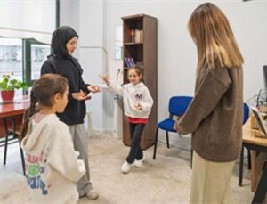 Çocuklar Renkli Harfler ile öğreniyor