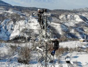 Çoruh EDAŞ, Yoğun Kar Yağışında Kesintisiz Enerji İçin Sahada