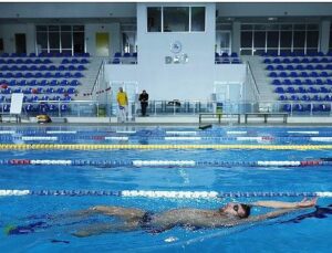 DEÜ Kapılarını Ulusal Yüzücü Emre Sakçı’ya Açtı