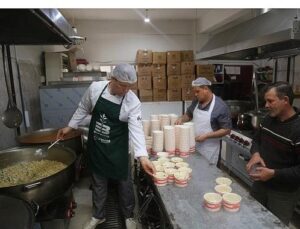 Edremit Belediyesi Aşeviyle Gönülleri Isıtıyor