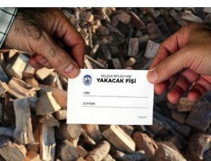 Efes Selçuk Belediyesi’nden toplumsal takviyeye gereksinim duyan ailelere yakacak fişi dayanağı