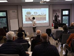 Efes Selçuk’ta Zeytin Budama Eğitimi Düzenlendi