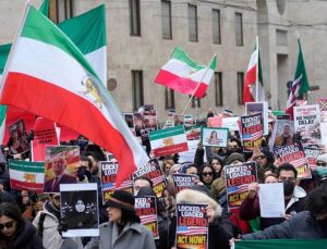 Former hostage says cutting diplomatic ties with Iran will pressure regime