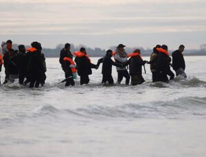 France imposes entry ban on 10 British far-right activists over anti-migrant activities