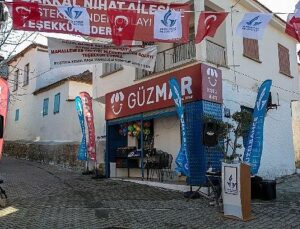 Güzelbahçe’de GÜZMAR Nihat Bakkal Açıldı