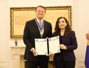 Hasan Arat’a Kosova’dan Devlet Nişanı: Dünya Devlerinin Listesine Bir Türk Yönetici!