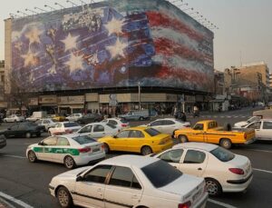 Iranian authorities unveil new billboard in Tehran warning US against taking military action