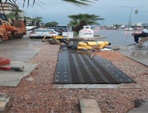 İzmir Büyükşehir Belediyesi grupları sağanak nedeniyle seferber oldu