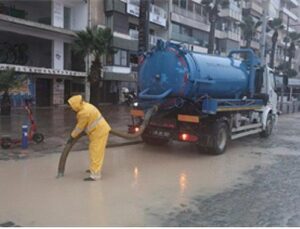 İzmir Büyükşehir Belediyesi grupları yağış nöbetinde