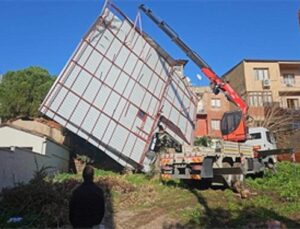 İzmir Büyükşehir Belediyesi takımlarının sağanak ve fırtına mesaisi