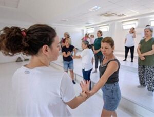 İzmir’de bayanların sesi var, yeri var, gücü var