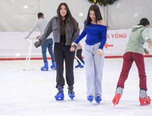 İzmir’de kışın keyfi buzda yaşanıyor