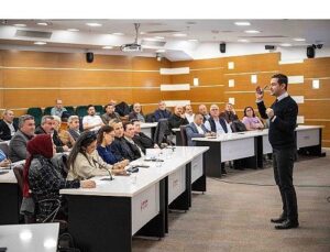 İzmirli muhtarlar Bornova Muhtarlar Akademisi’nde buluştu