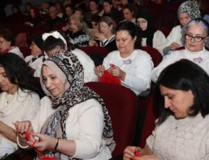 Kadınlar İyilik İçin İlmek Attılar