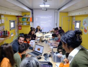 Kahramanmaraş’ta Çocuklar Yapay Zekâ Masal Atölyesiyle Kendi Masallarını Yazdı