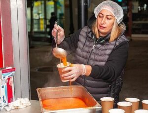 Karşıyaka’da 15 bin şahsa sıcak çorba ikramı