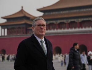 Keir Starmer meets Xi Jinping in Beijing to strengthen UK-China relations