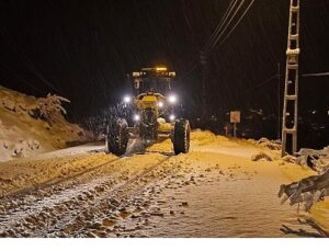 Konya Büyükşehir Kar Rahmetinin Günlük Hayatı Etkilememesi İçin 31 İlçede 1.885 İşçi, 790 Araçla Mesaide