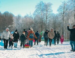 Kuzuyayla’da kar keyfi kış masalına dönüştü