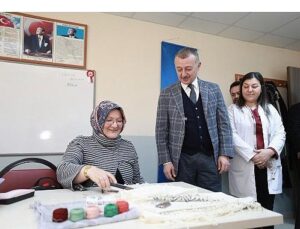 Lider Büyükakın, KO-MEK kursiyerlerini ziyaret etti