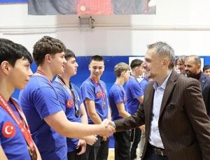 Lider Vekili Akın’dan genç atletlere tam takviye