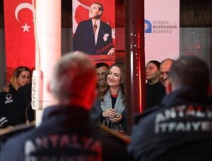 Lider Vekili Büşra Özdemir 2026 yılını itfaiye çalışanı ile karşıladı